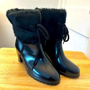 Woman’s Black Boots Size 6